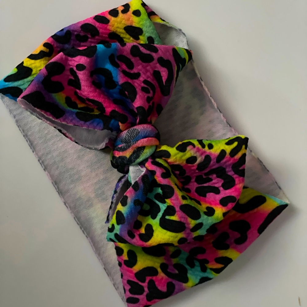 Neon rainbow leopard print